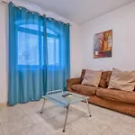 Budget Friendly In Swieqi - 10 Minutes Walk To Paceville & The 아파트
