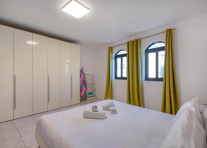 Budget Friendly In Swieqi - 10 Minutes Walk To Paceville & The アパート *