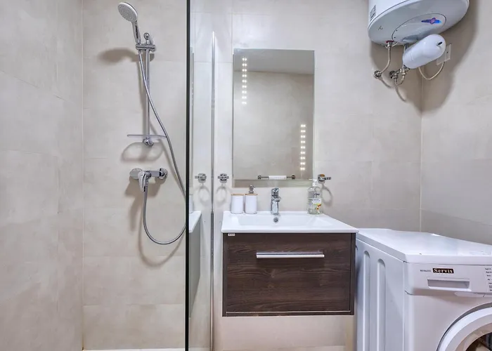 アパート Budget Friendly In Swieqi - 10 Minutes Walk To Paceville & The Saint Julian's