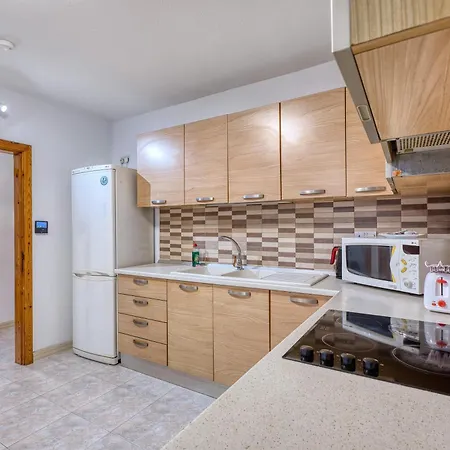 Budget Friendly In Swieqi - 10 Minutes Walk To Paceville & The *