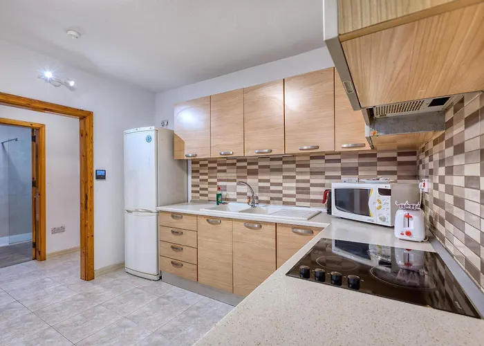 Budget Friendly In Swieqi - 10 Minutes Walk To Paceville & The *